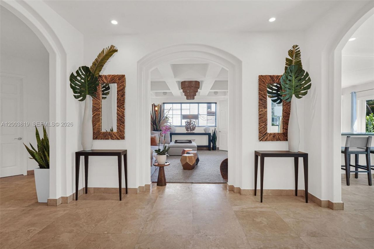 2143 N Bay Rd , Miami Beach, FL 33140 Photo