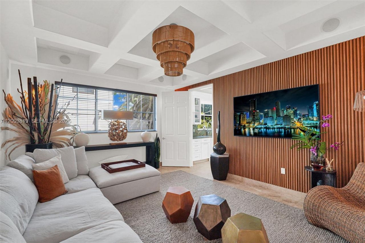 2143 N Bay Rd , Miami Beach, FL 33140 Photo