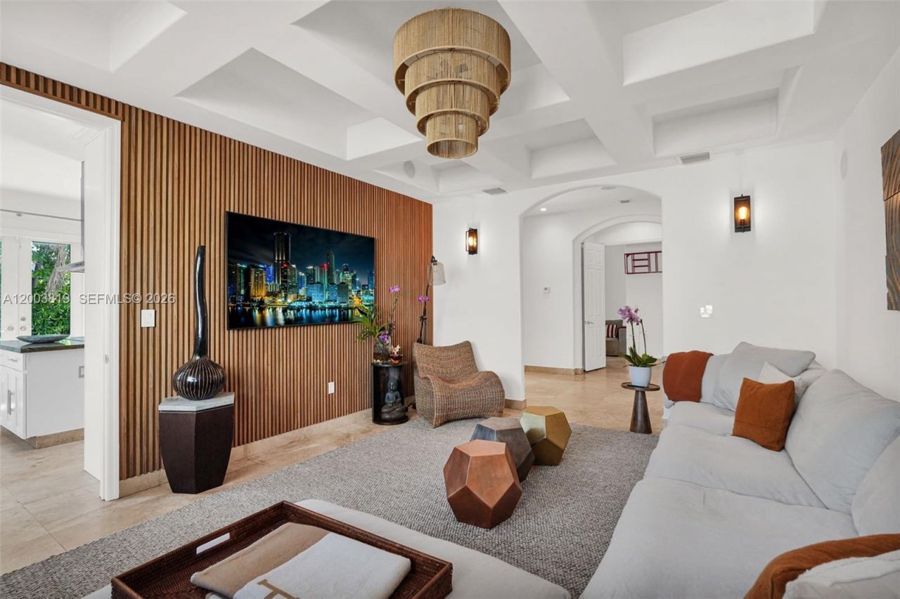 2143 N Bay Rd , Miami Beach, FL 33140 Photo