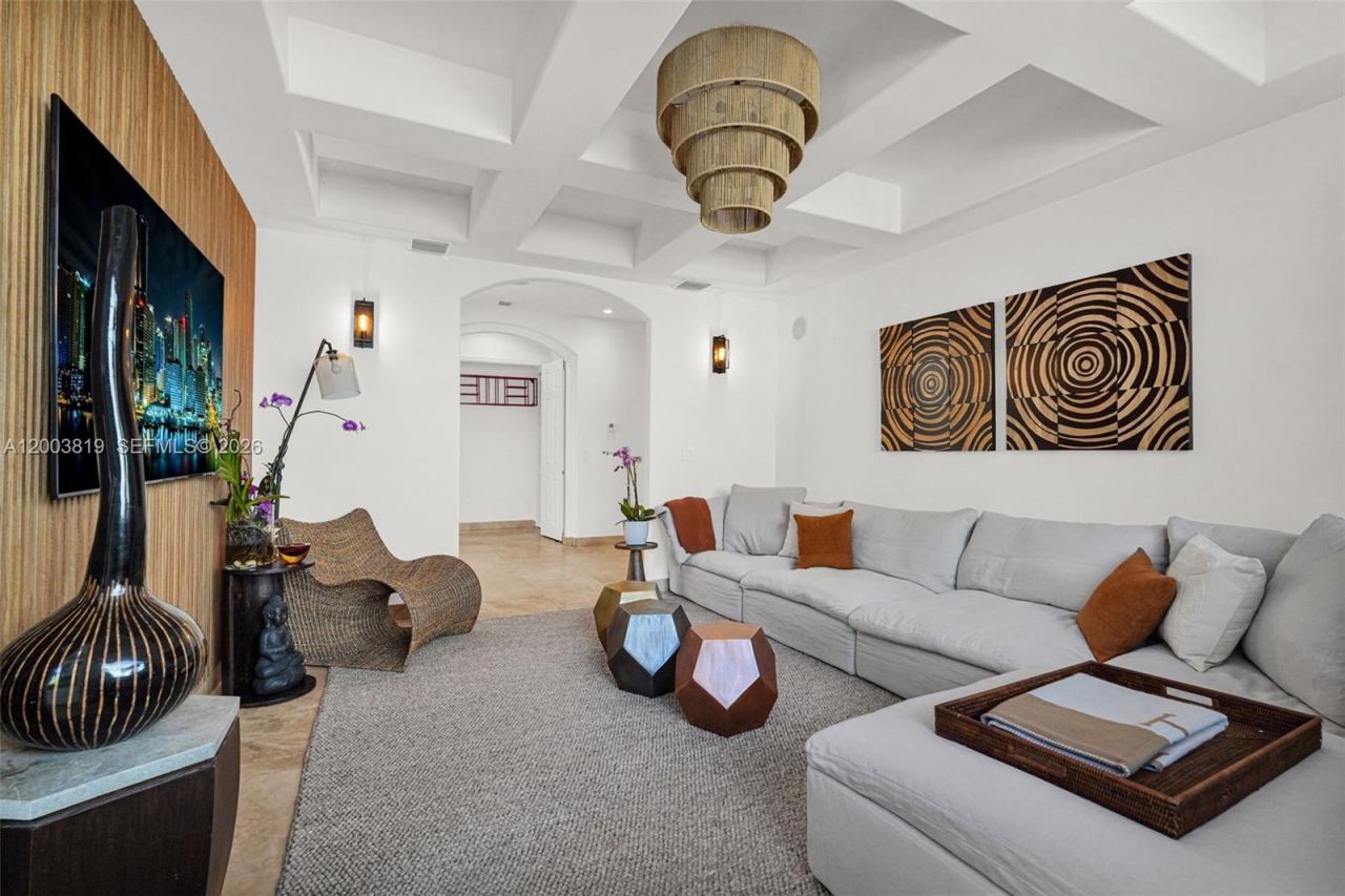 2143 N Bay Rd , Miami Beach, FL 33140 Photo