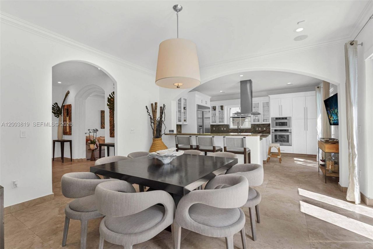 2143 N Bay Rd , Miami Beach, FL 33140 Photo