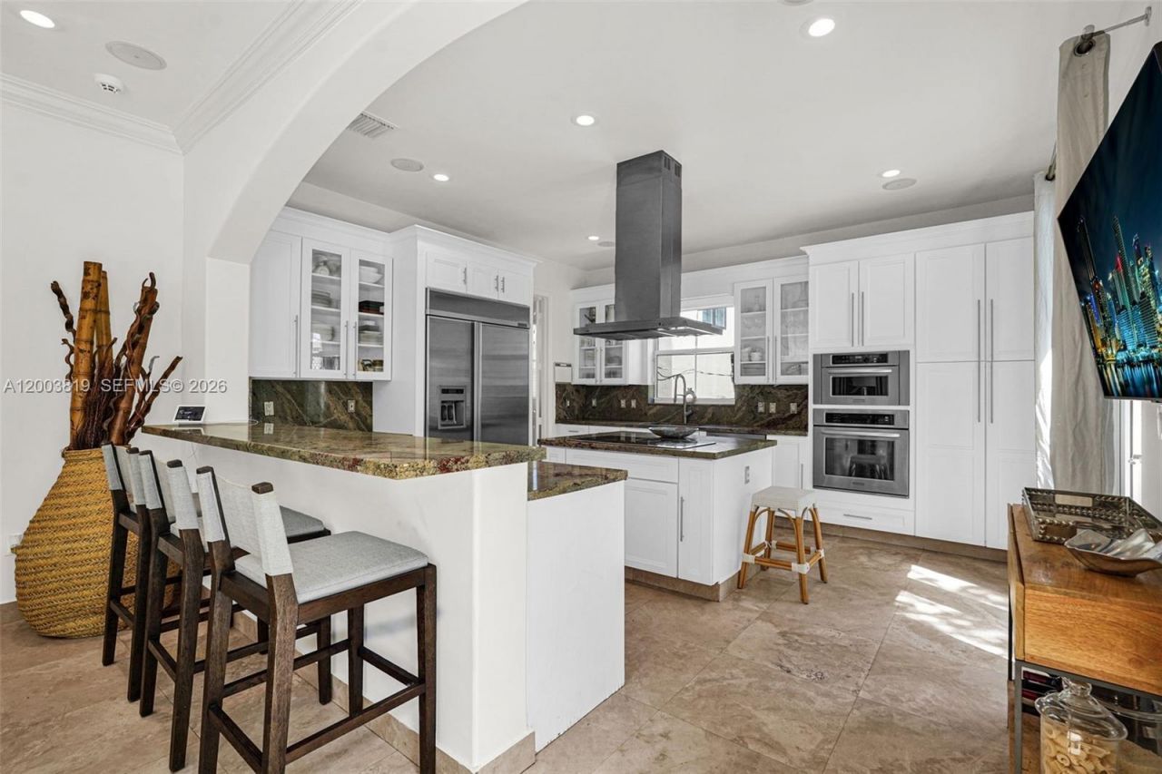 2143 N Bay Rd , Miami Beach, FL 33140 Photo