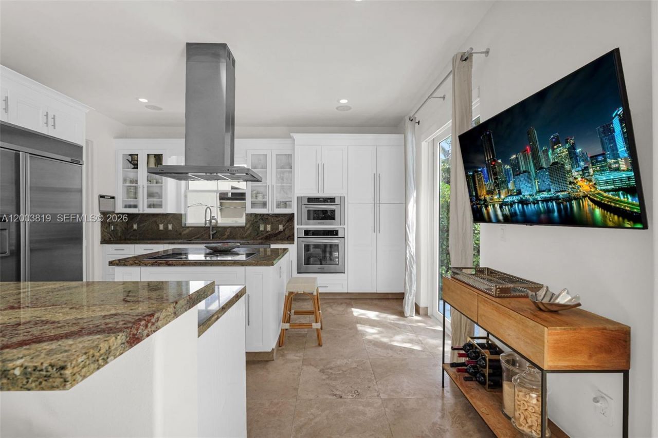 2143 N Bay Rd , Miami Beach, FL 33140 Photo