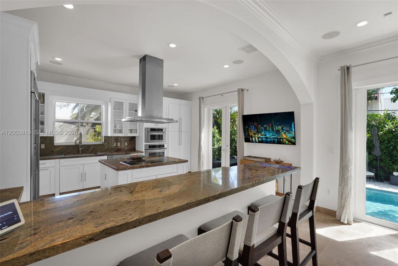 2143 N Bay Rd, Miami Beach, FL 33140 Photo