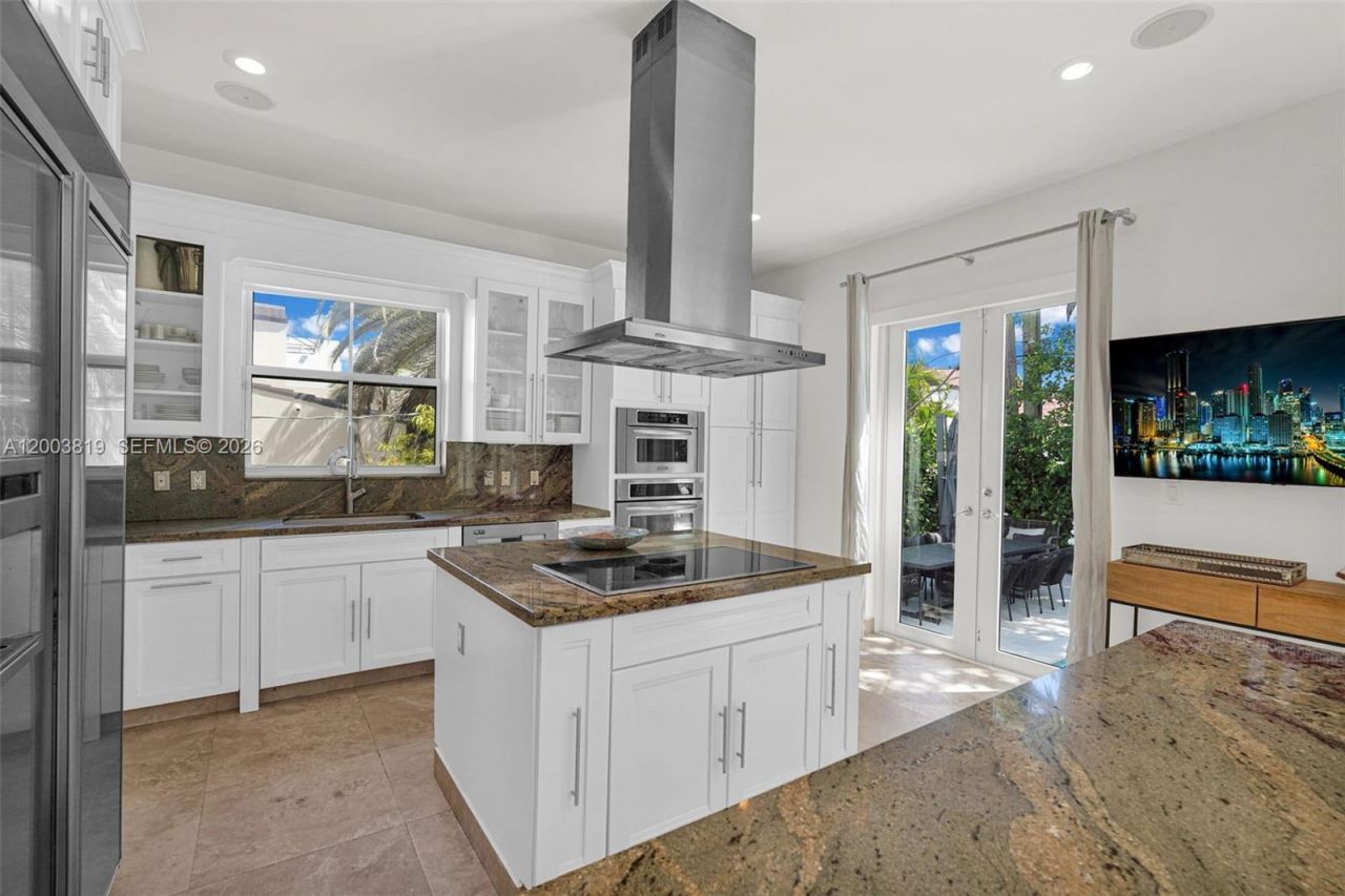 2143 N Bay Rd , Miami Beach, FL 33140 Photo