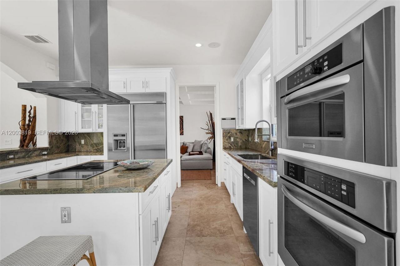 2143 N Bay Rd, Miami Beach, FL 33140 Photo