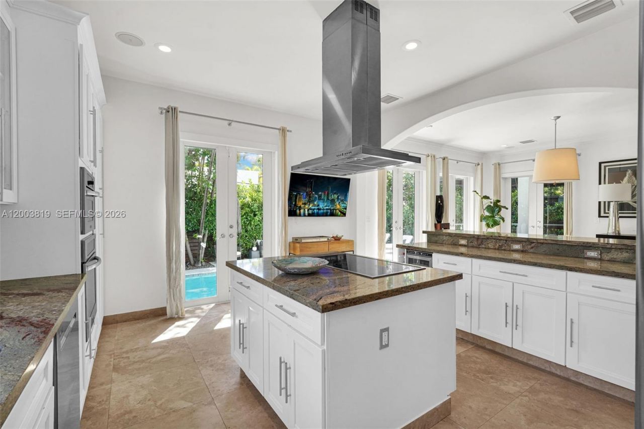 2143 N Bay Rd, Miami Beach, FL 33140 Photo