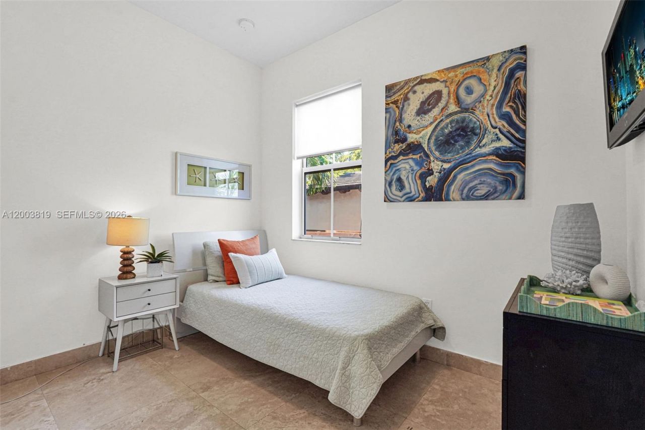 2143 N Bay Rd, Miami Beach, FL 33140 Photo