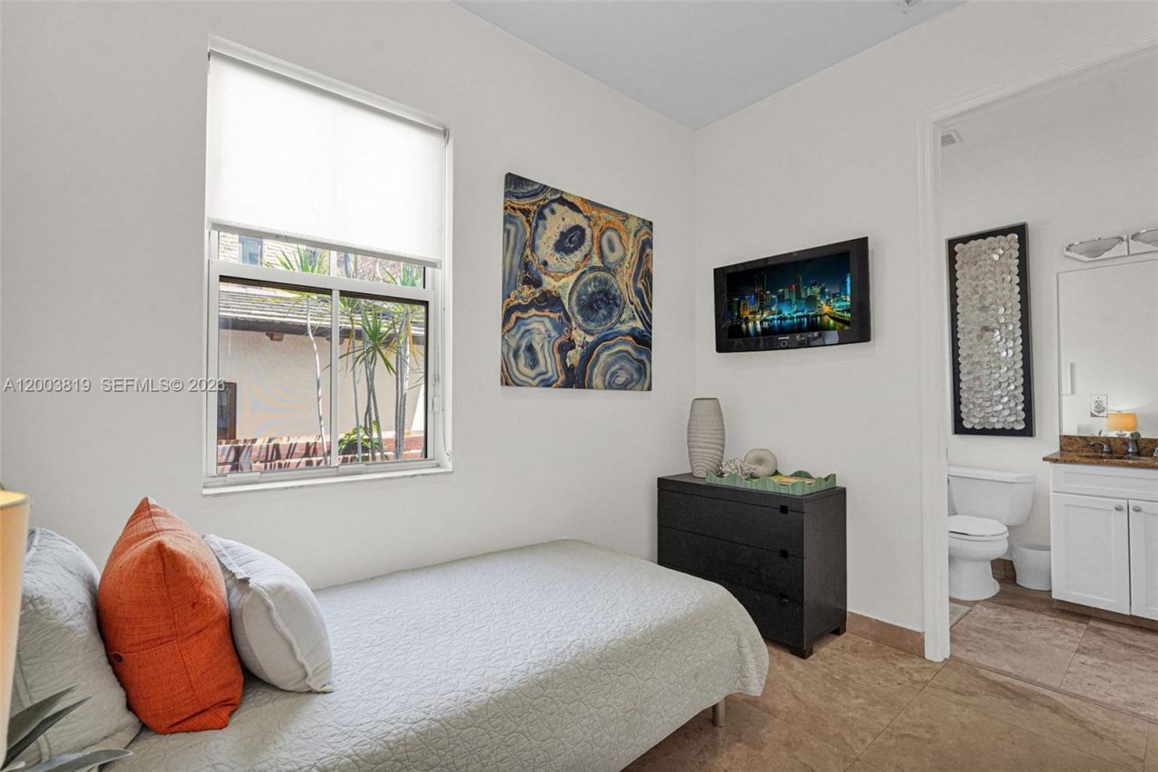 2143 N Bay Rd , Miami Beach, FL 33140 Photo