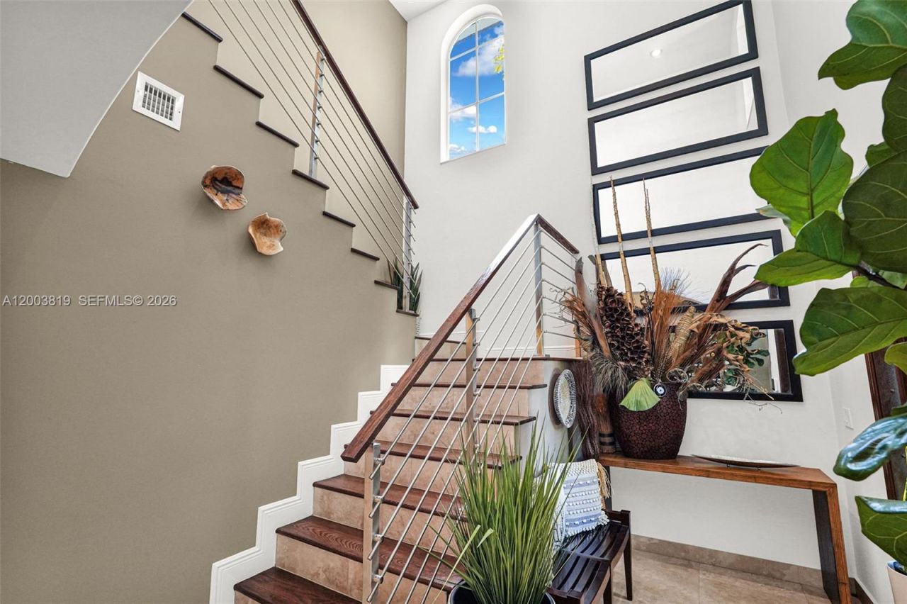 2143 N Bay Rd , Miami Beach, FL 33140 Photo