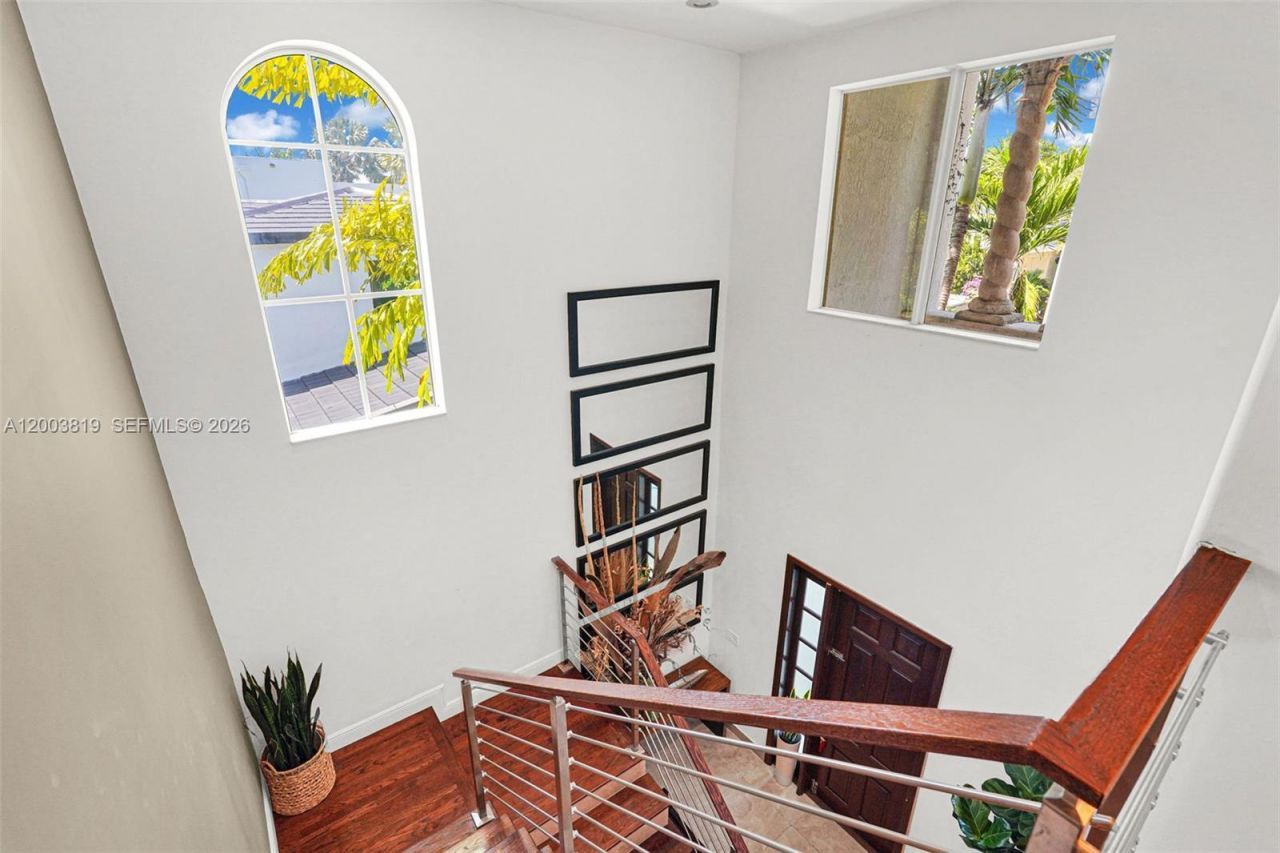 2143 N Bay Rd , Miami Beach, FL 33140 Photo