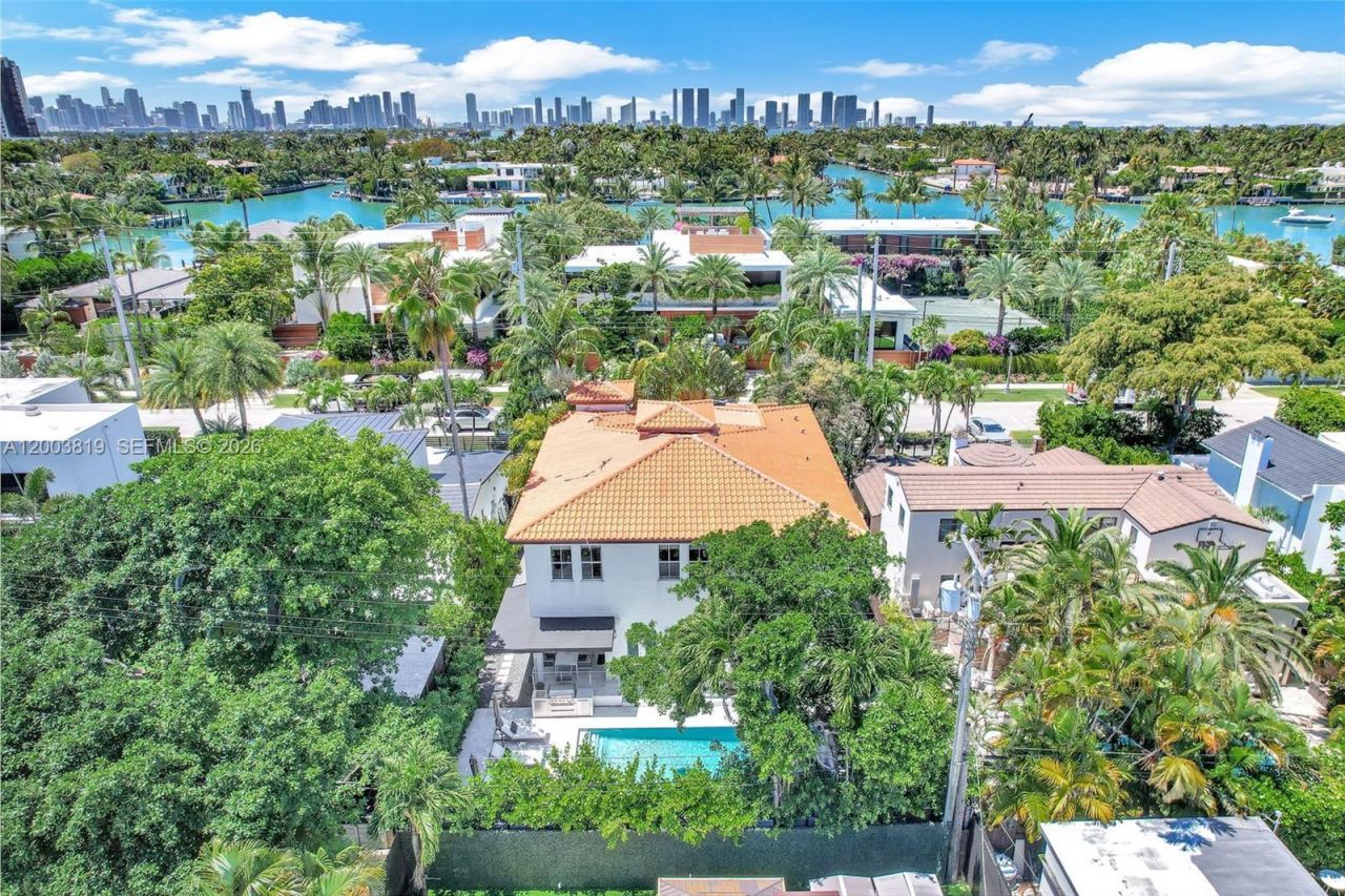 2143 N Bay Rd , Miami Beach, FL 33140 Photo