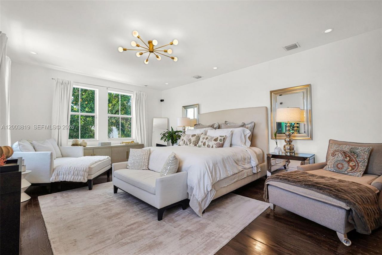 2143 N Bay Rd , Miami Beach, FL 33140 Photo