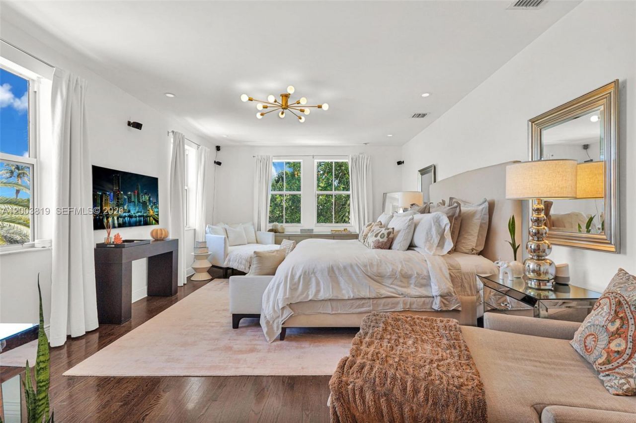 2143 N Bay Rd, Miami Beach, FL 33140 Photo