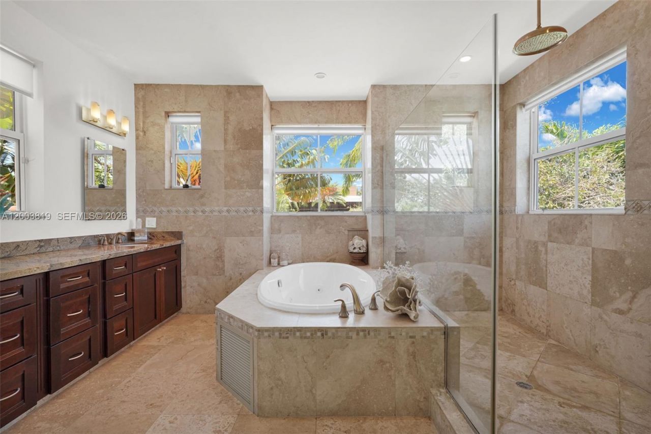 2143 N Bay Rd, Miami Beach, FL 33140 Photo