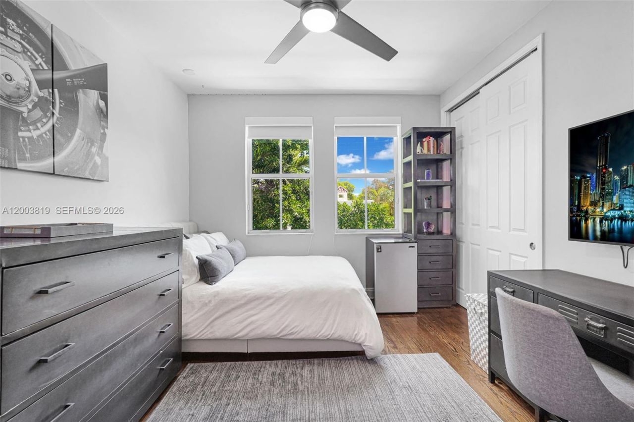 2143 N Bay Rd , Miami Beach, FL 33140 Photo