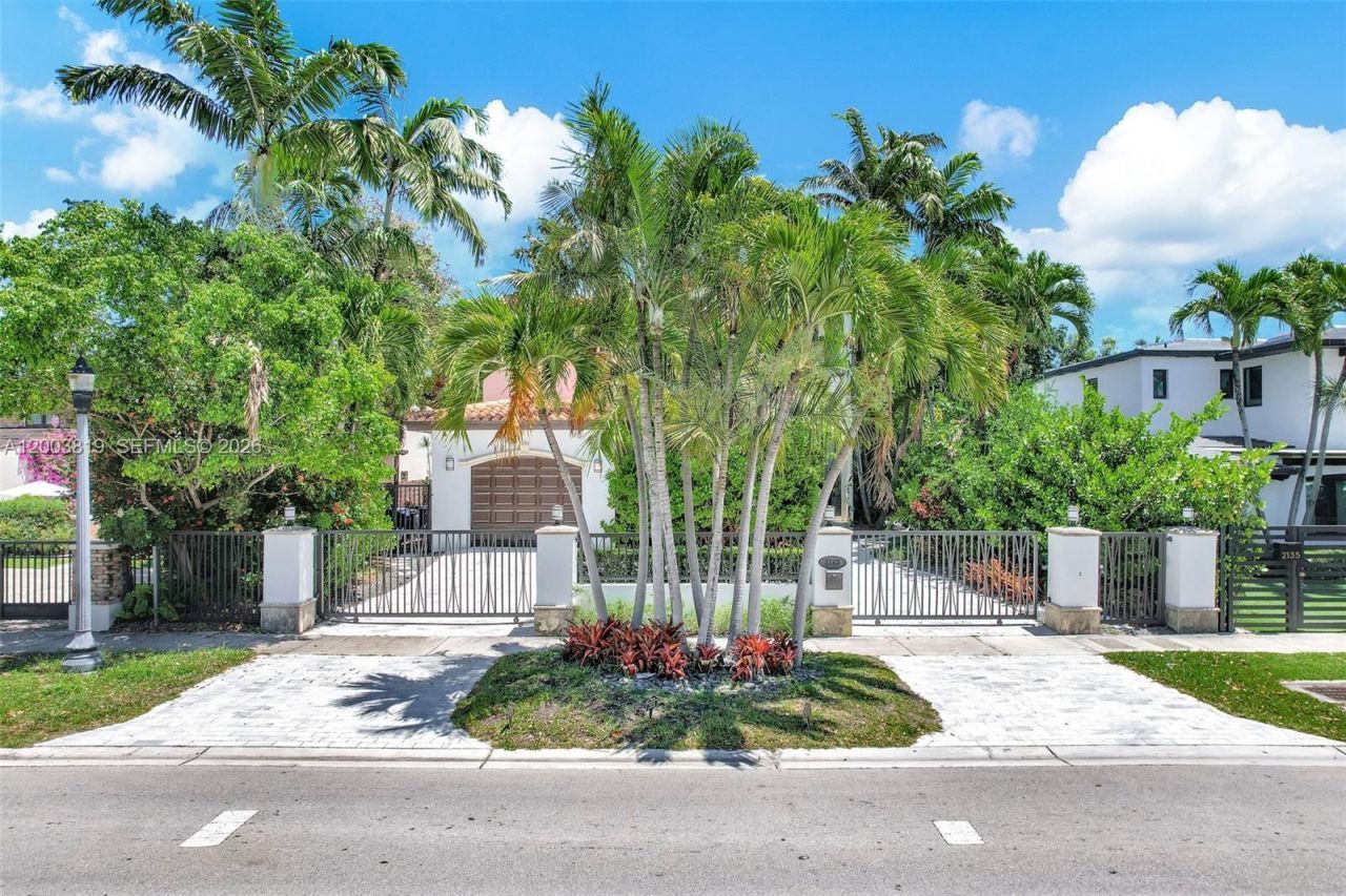 2143 N Bay Rd , Miami Beach, FL 33140 Photo