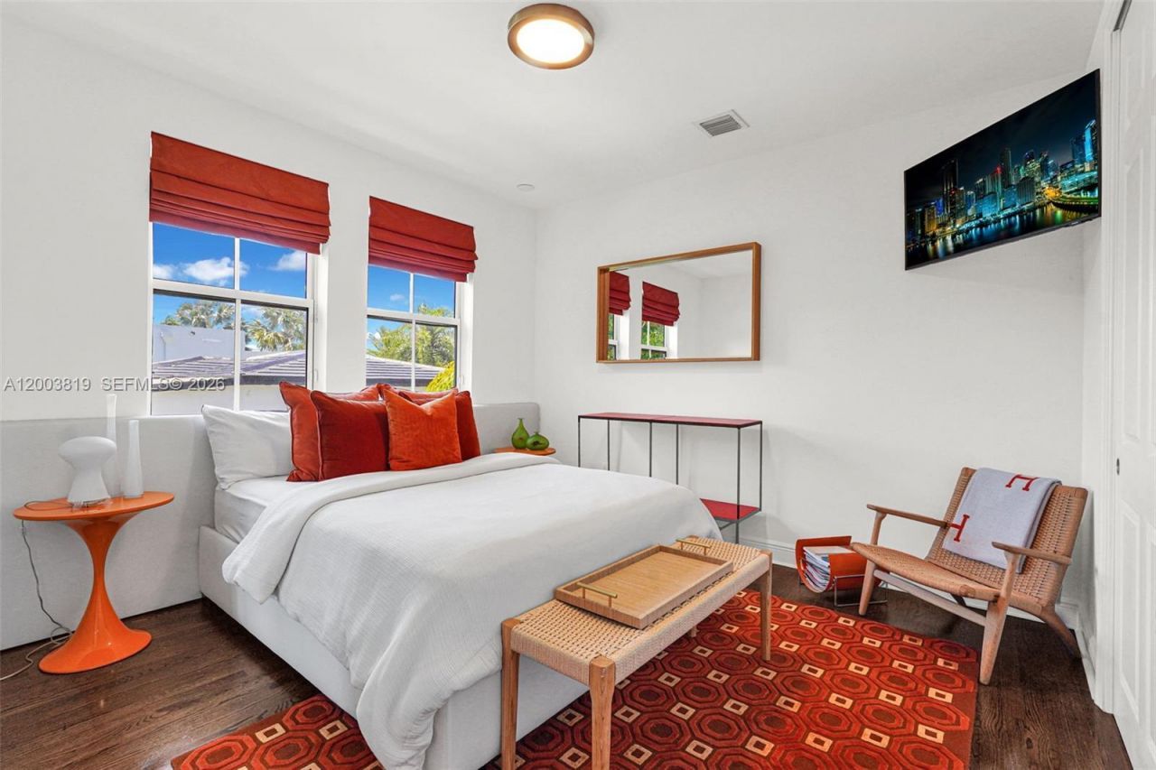 2143 N Bay Rd , Miami Beach, FL 33140 Photo