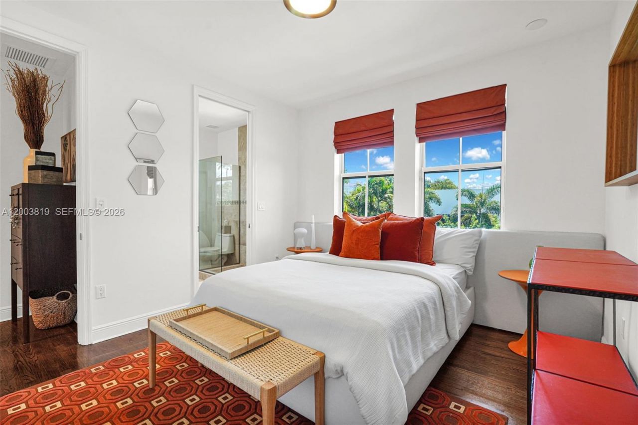 2143 N Bay Rd , Miami Beach, FL 33140 Photo