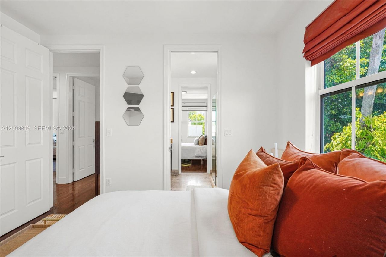 2143 N Bay Rd , Miami Beach, FL 33140 Photo