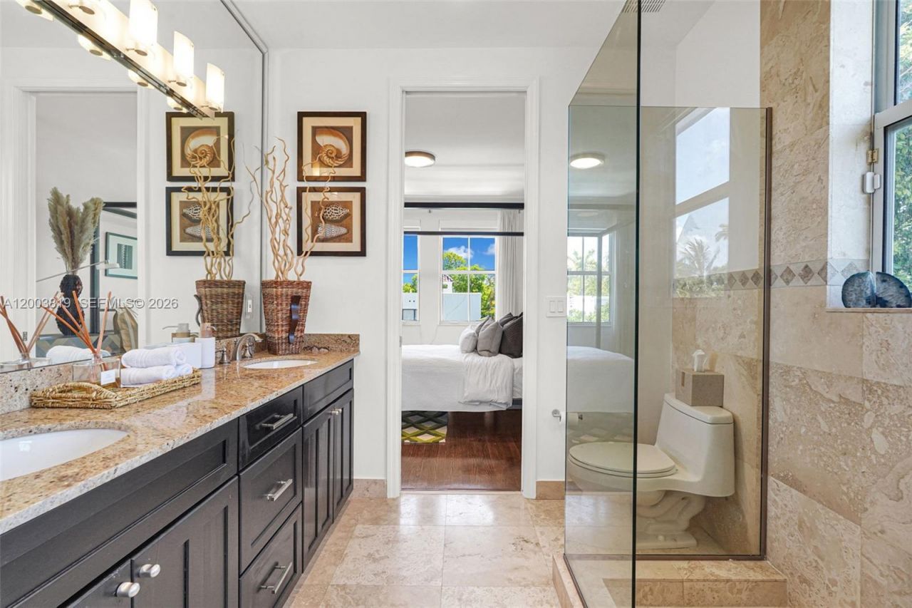 2143 N Bay Rd , Miami Beach, FL 33140 Photo