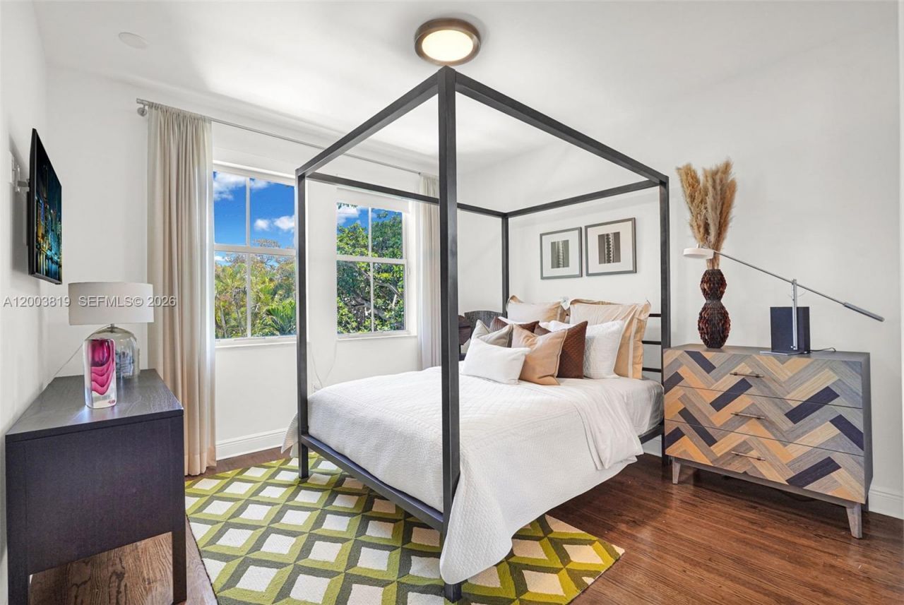 2143 N Bay Rd , Miami Beach, FL 33140 Photo