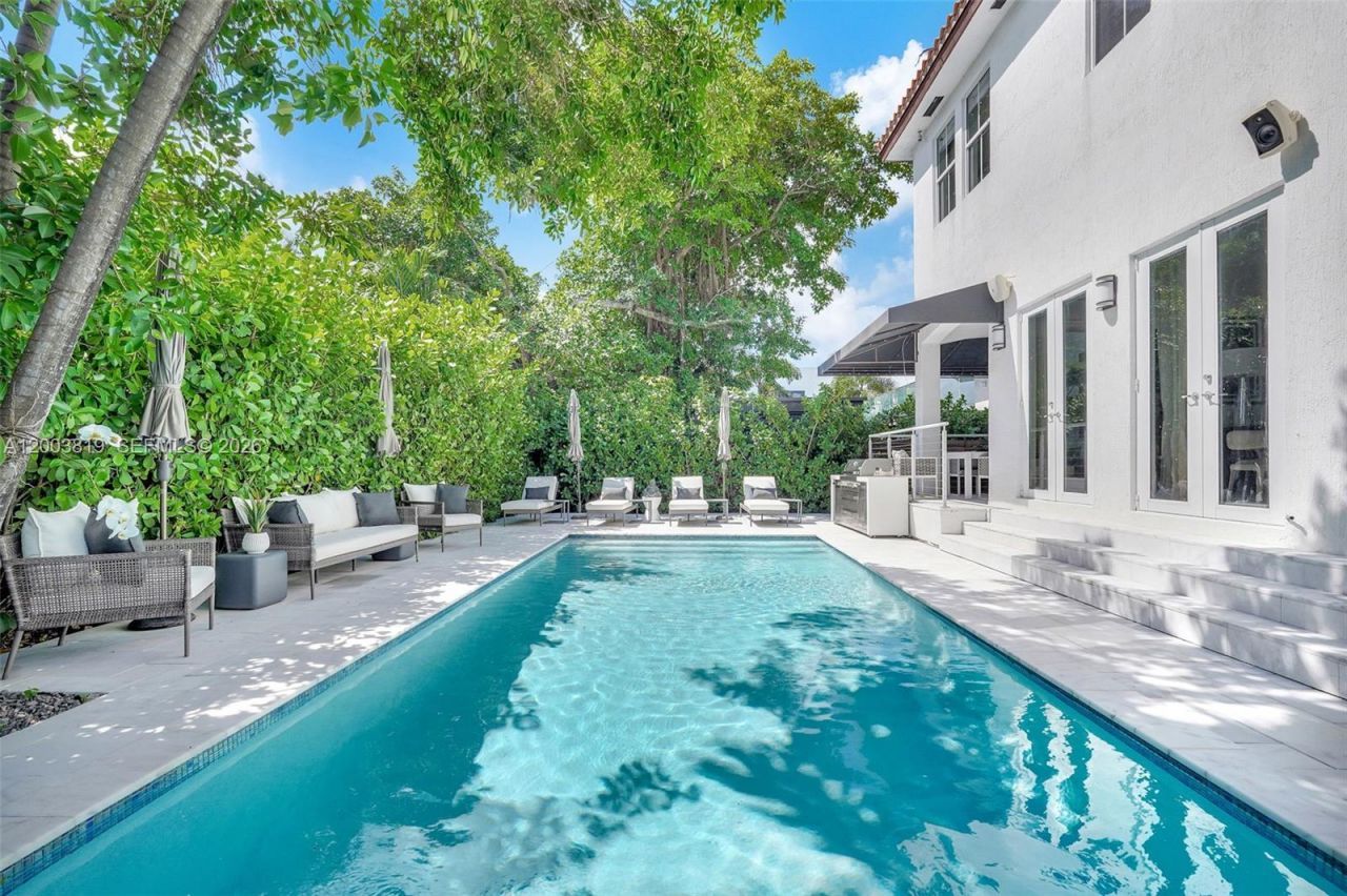 2143 N Bay Rd , Miami Beach, FL 33140 Photo