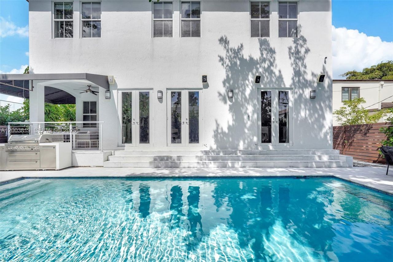 2143 N Bay Rd , Miami Beach, FL 33140 Photo