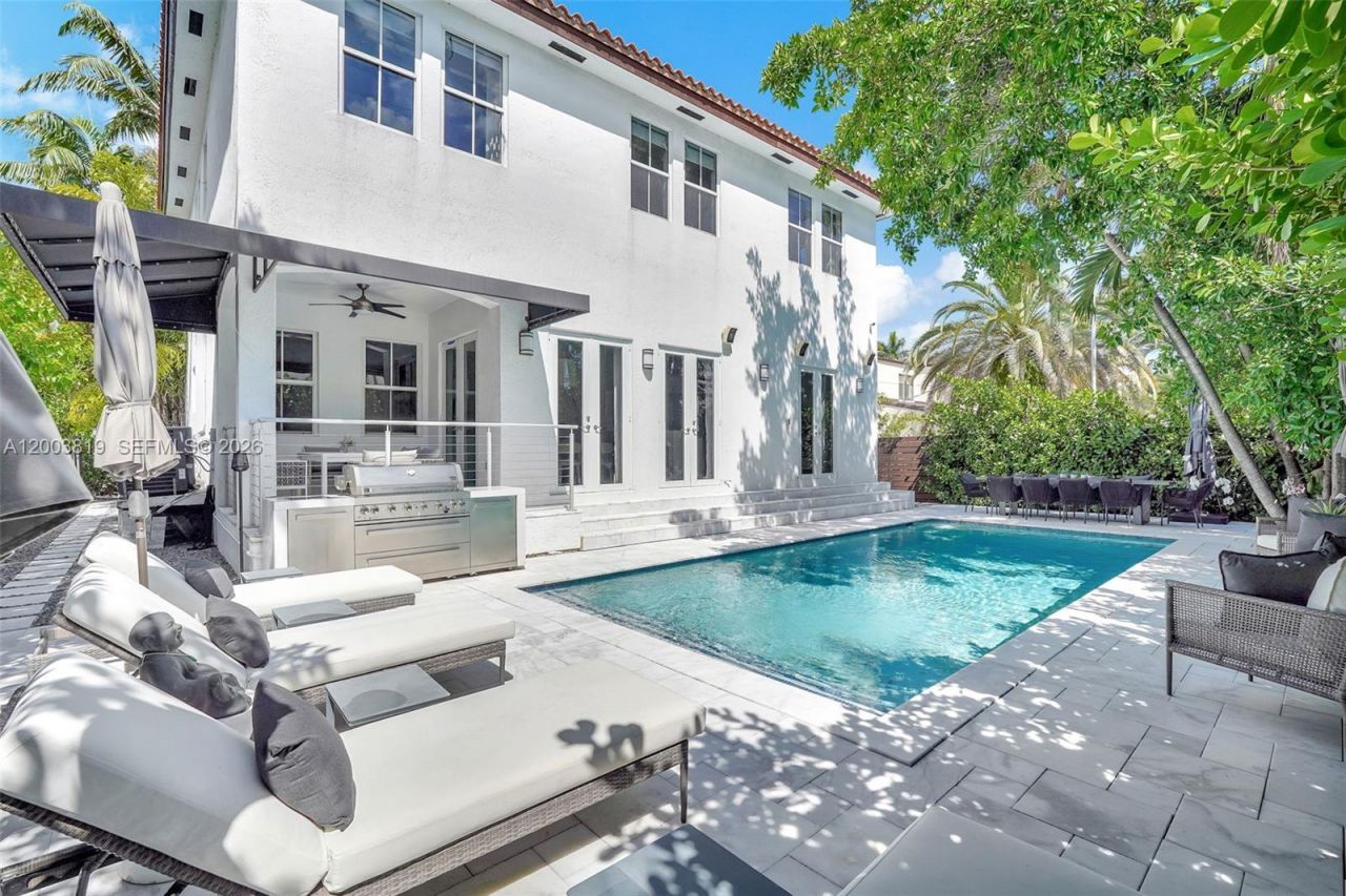 2143 N Bay Rd , Miami Beach, FL 33140 Photo