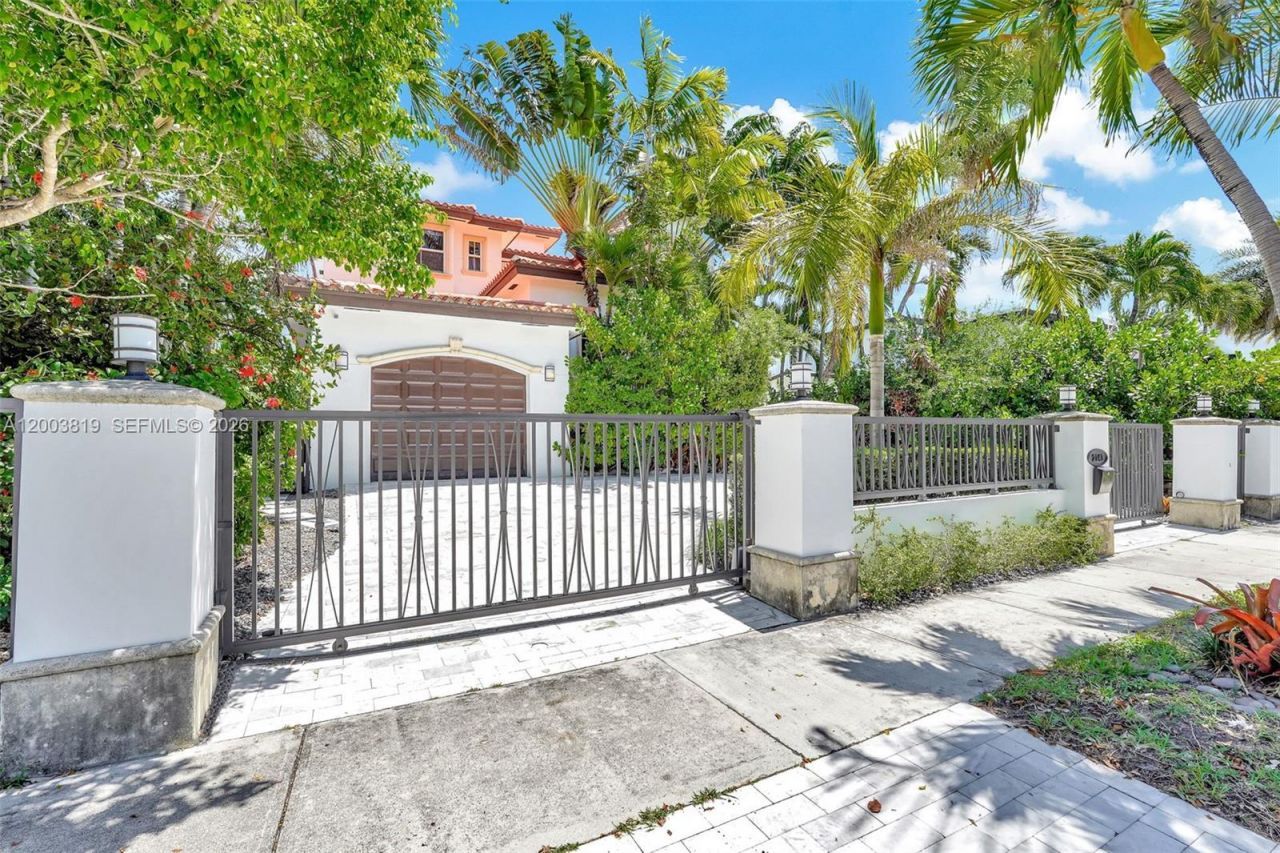 2143 N Bay Rd , Miami Beach, FL 33140 Photo