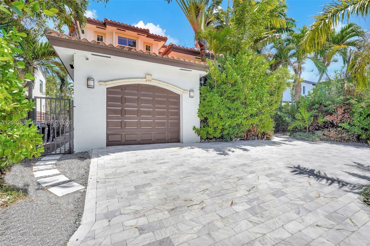 2143 N Bay Rd , Miami Beach, FL 33140 Photo