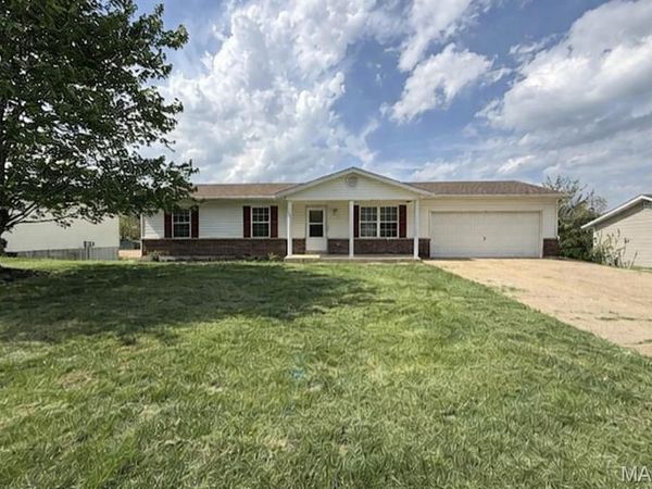 907 Westbrook Drive , Warrenton, MO 63383