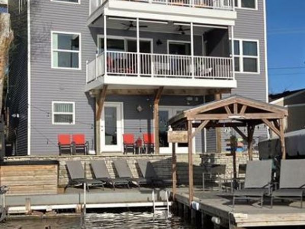 376 Bellevue Avenue, Lake Orion Vlg, MI 48362