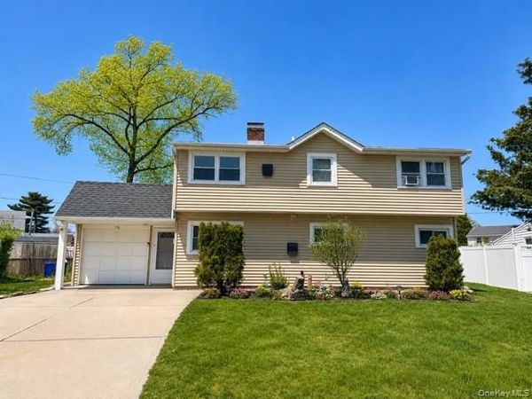 176 Kingfisher Road, Levittown, NY 11756