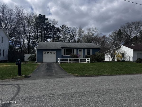 13 Richards Drive, Colonie, NY 12205