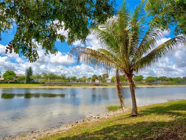 16252 SW 42nd Ter, Miami, FL 33185