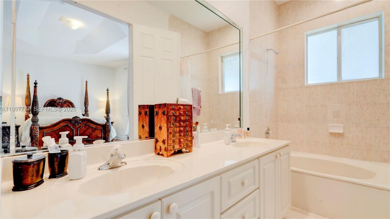 16252 SW 42nd Ter , Miami, FL 33185 Photo