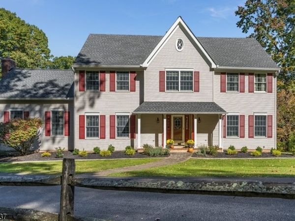 73 Old Mountain Rd, Clinton, NJ 08833