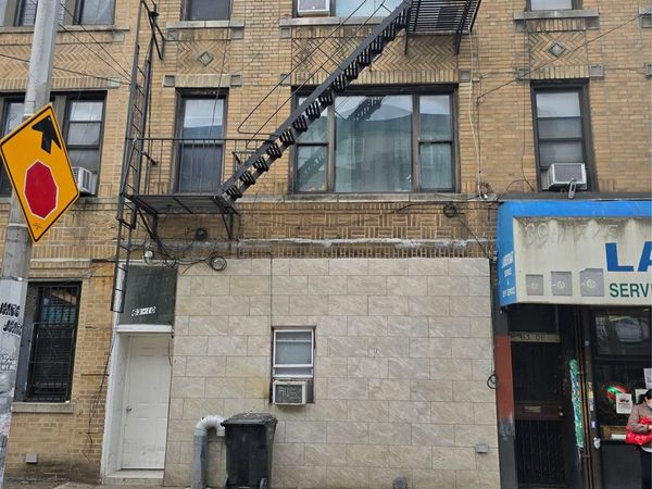 63 10 39th Ave , Woodside, NY 11377