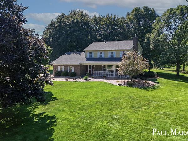816 Geneva Drive, Wayland, MI 49348