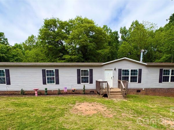 718 W Virginia Avenue , Bessemer City, NC 28016