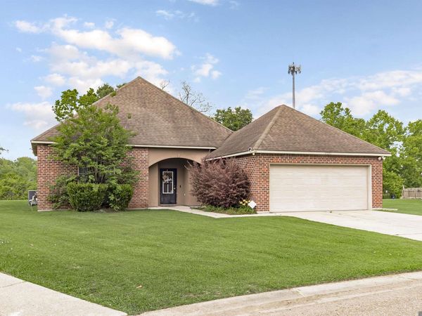 37392 Cypress Turn Ave, Dutchtown, LA 70737