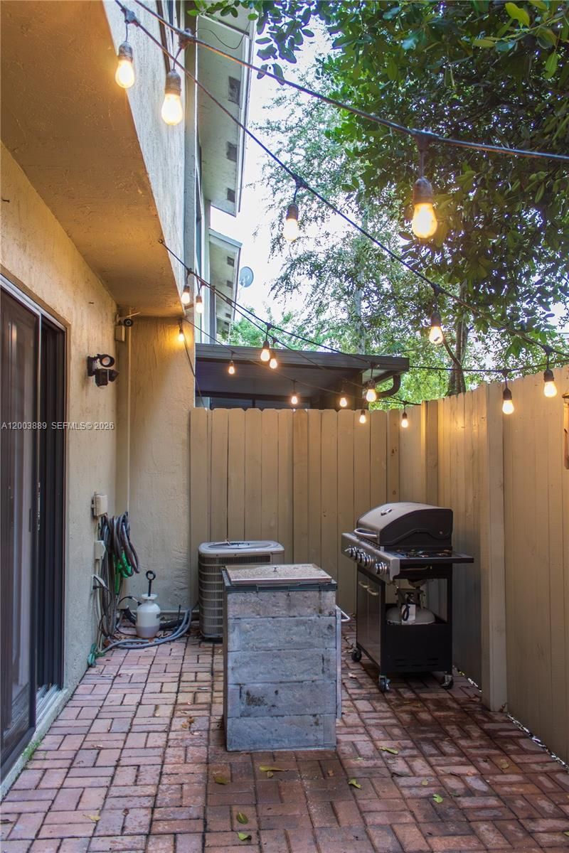 7645 NW 38th Ct, Sunrise, FL 33351 Photo