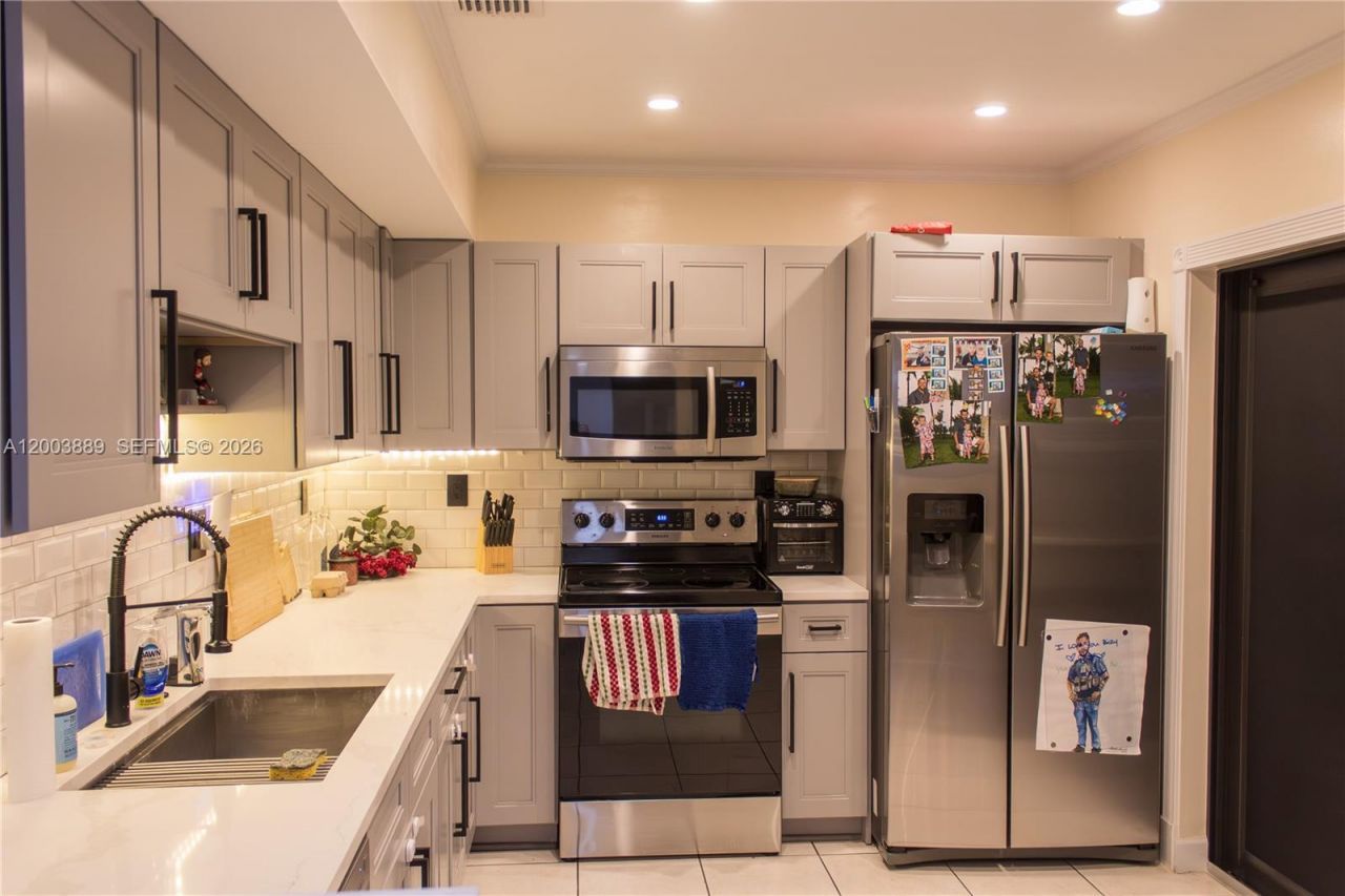 7645 NW 38th Ct, Sunrise, FL 33351 Photo