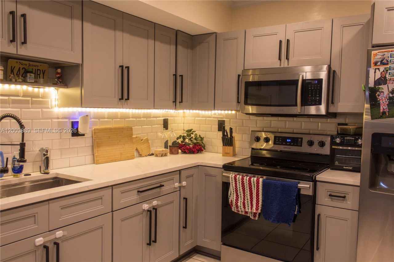 7645 NW 38th Ct, Sunrise, FL 33351 Photo