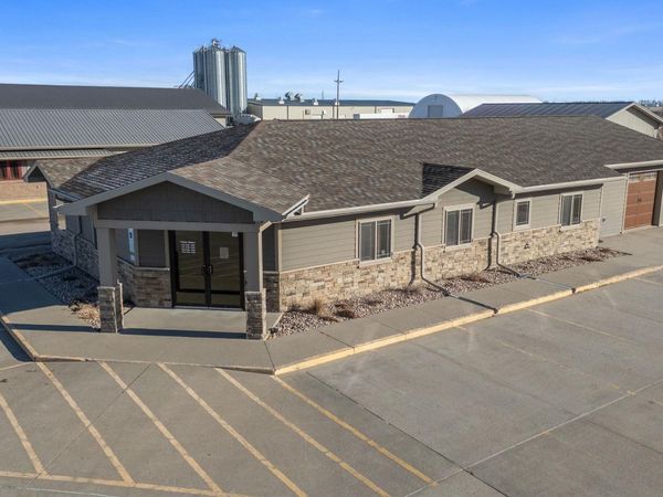 504 N 16th St, Beresford, SD 57004