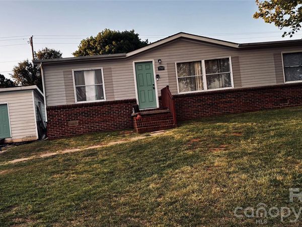 5507 Sandy Creek Court , Newton, NC 28658