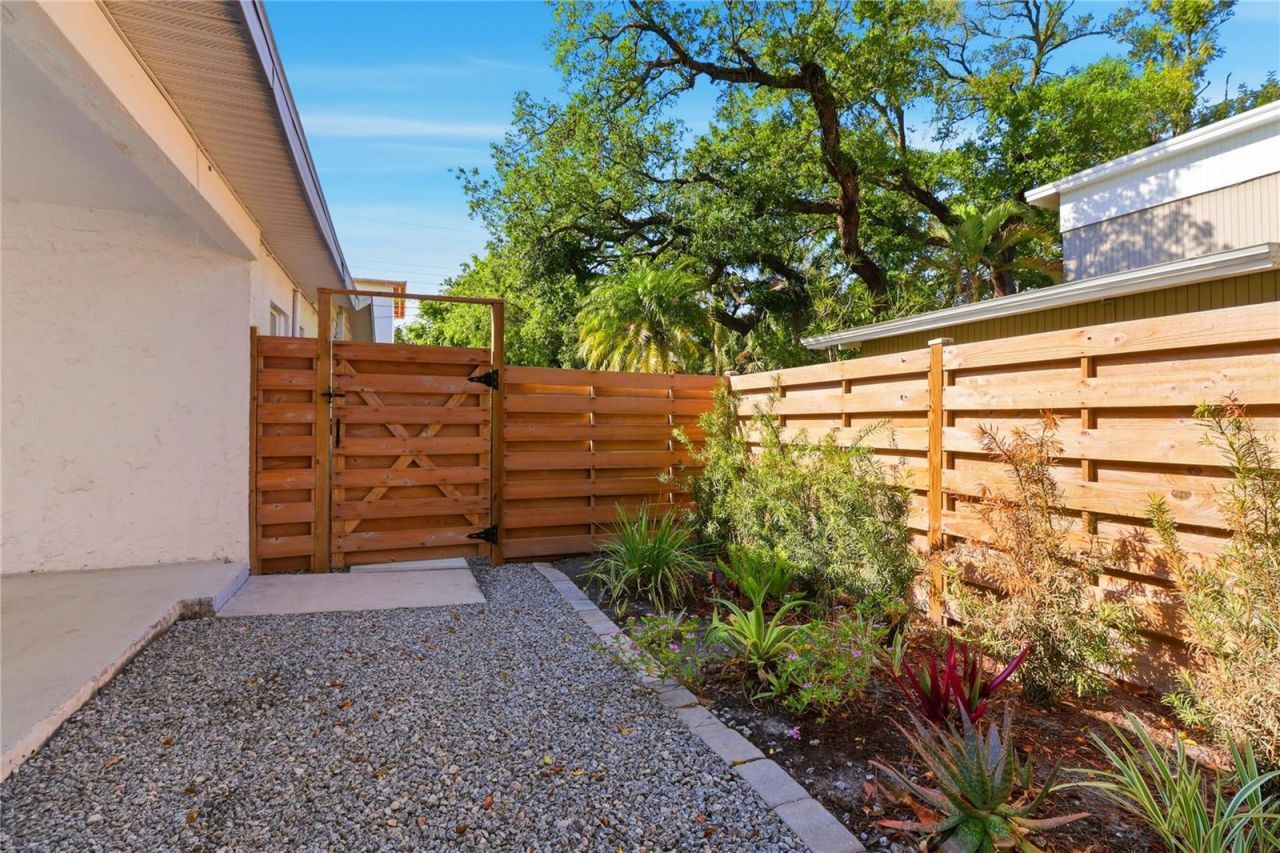 630 Corwood Drive , Sarasota, FL 34234 Photo