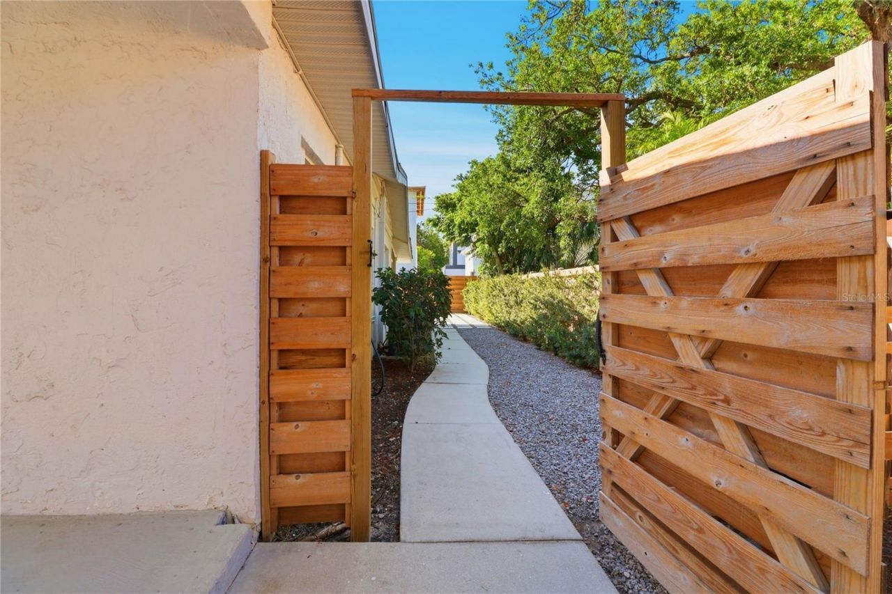 630 Corwood Drive , Sarasota, FL 34234 Photo