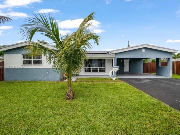 2310 De Soto Dr, Miramar, FL 33023